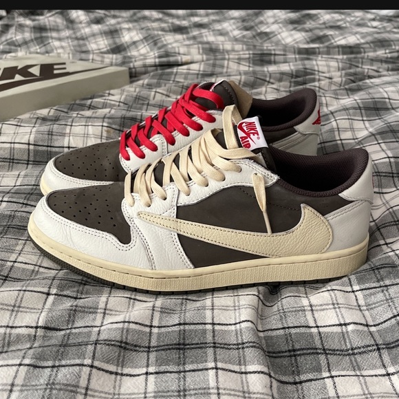 Travis Scott x Air Jordan 1 Low OG “Reverse Mocha” main image 7
